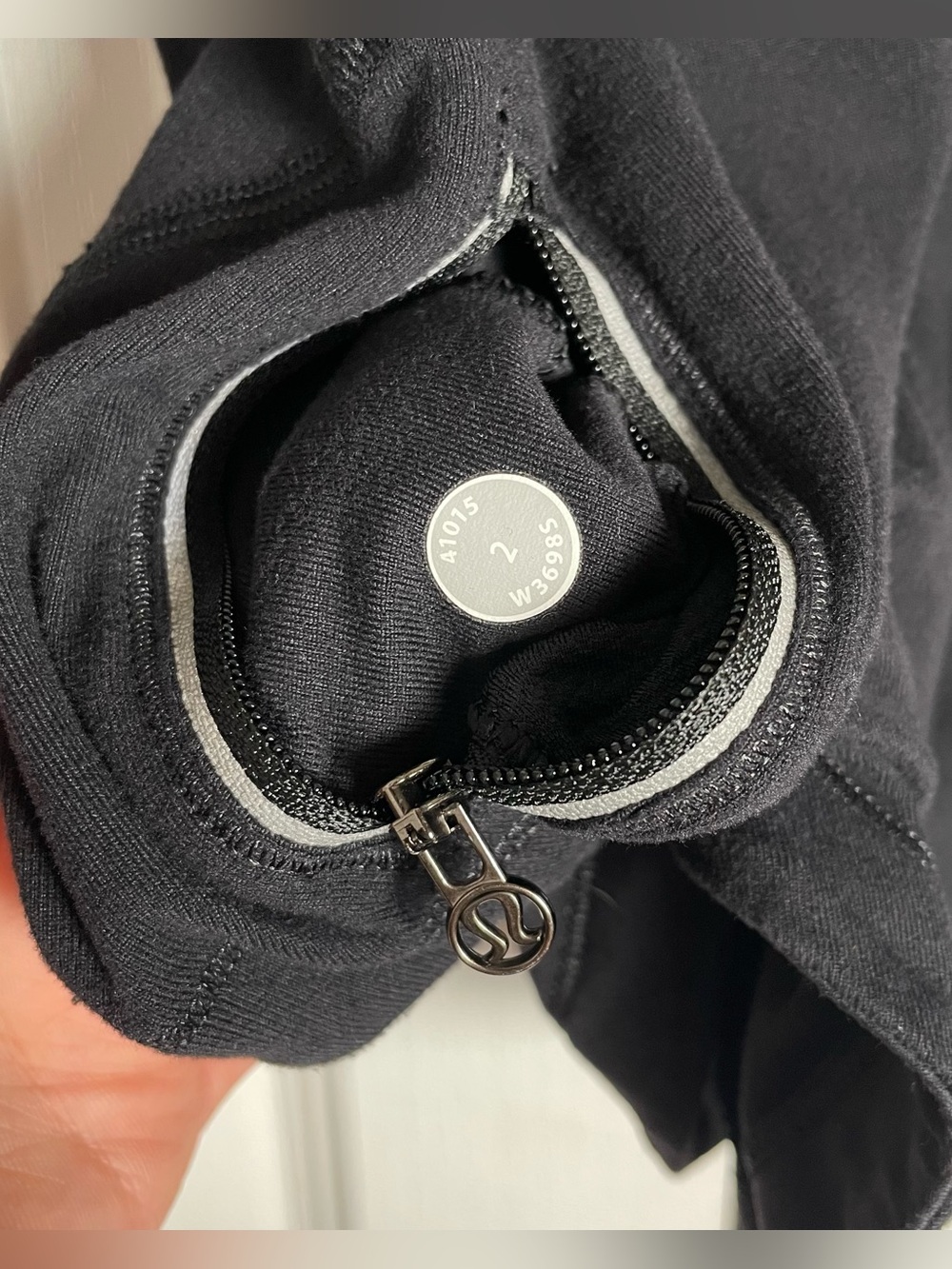 Lululemon Run: Reflect Long Sleeve Pullover Top Women’s 2 Black Reflect Fitted - Picture 13 of 15